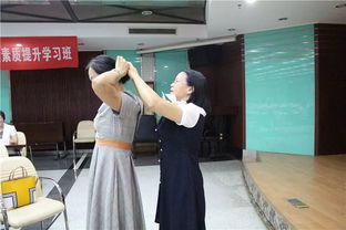 用现代礼仪提升餐厅服务形象，献礼70周年华诞